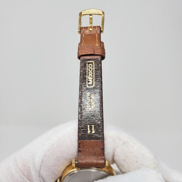 Disney X Lorus Mickey Mouse Gold Vintage 1990s Watch - Picture 7 of 11